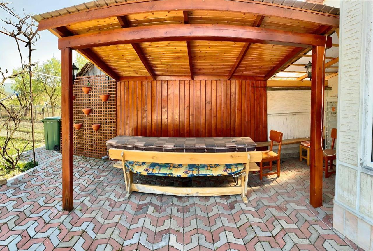 Casa Debora Hotel Haţeg Екстериор снимка